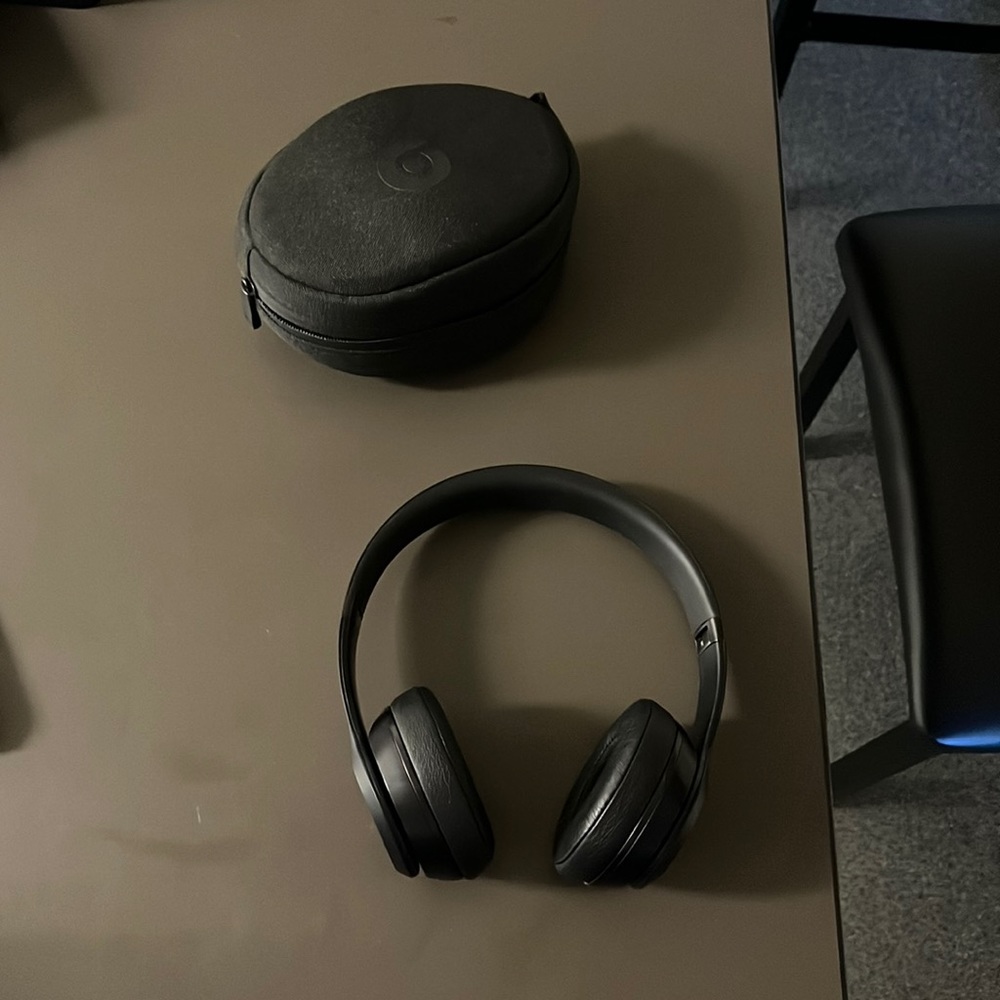 Beat Solos 3!!! Amazing quality! Used very little!!